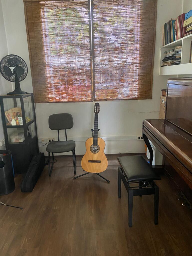 Centro Musical Santa Cruz: Escola de música especializada em aulas para todas as idades e níveis. Oferecemos uma abordagem completa com cursos de instrumentos, canto, musicalização infantil e prática em conjunto, desenvolvendo habilidades musicais e a expressão artística de forma acolhedora e personalizada.