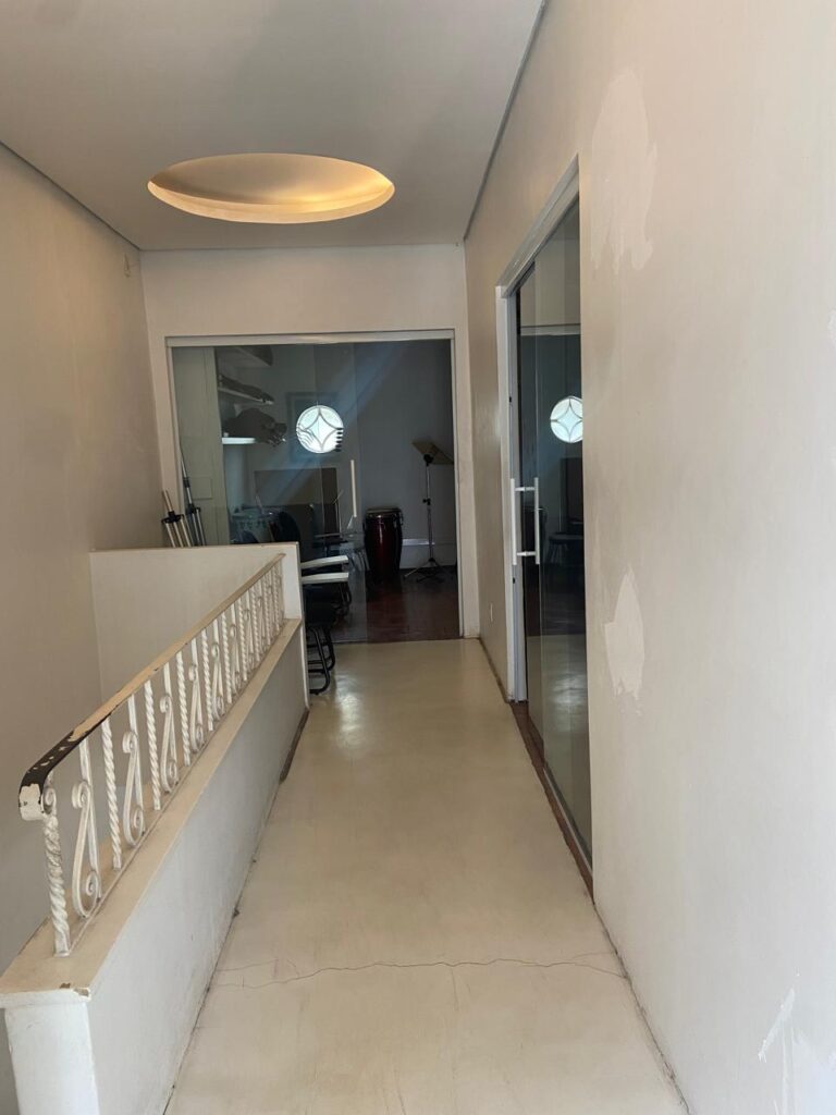 Centro Musical Santa Cruz: Escola de música especializada em aulas para todas as idades e níveis. Oferecemos uma abordagem completa com cursos de instrumentos, canto, musicalização infantil e prática em conjunto, desenvolvendo habilidades musicais e a expressão artística de forma acolhedora e personalizada.